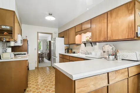 902 South See Gwun Avenue Mount Prospect IL 60056