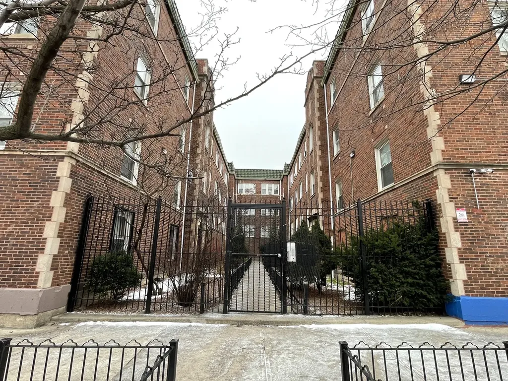 1160 North Harding Avenue Chicago IL 60651