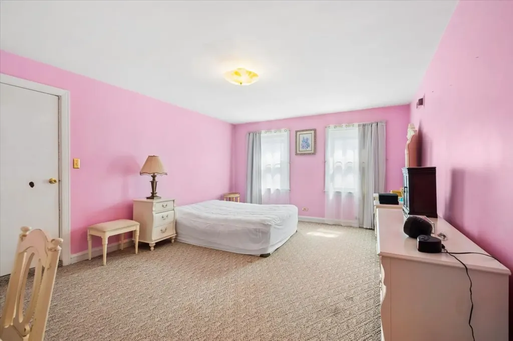 6147 North Central Park Avenue Chicago IL 60659
