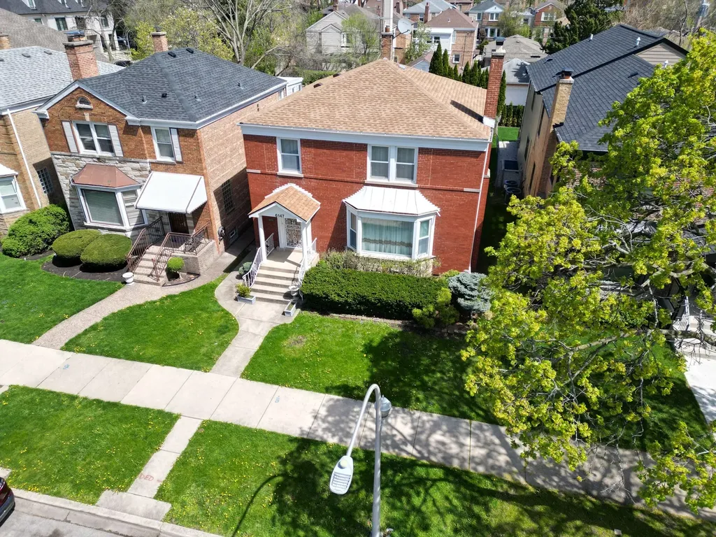 6147 North Central Park Avenue Chicago IL 60659