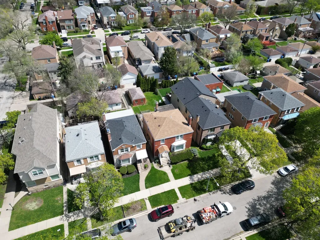 6147 North Central Park Avenue Chicago IL 60659