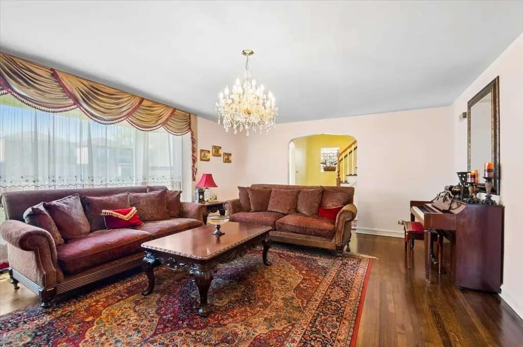 6147 North Central Park Avenue Chicago IL 60659