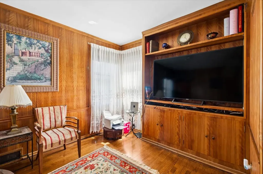 6147 North Central Park Avenue Chicago IL 60659