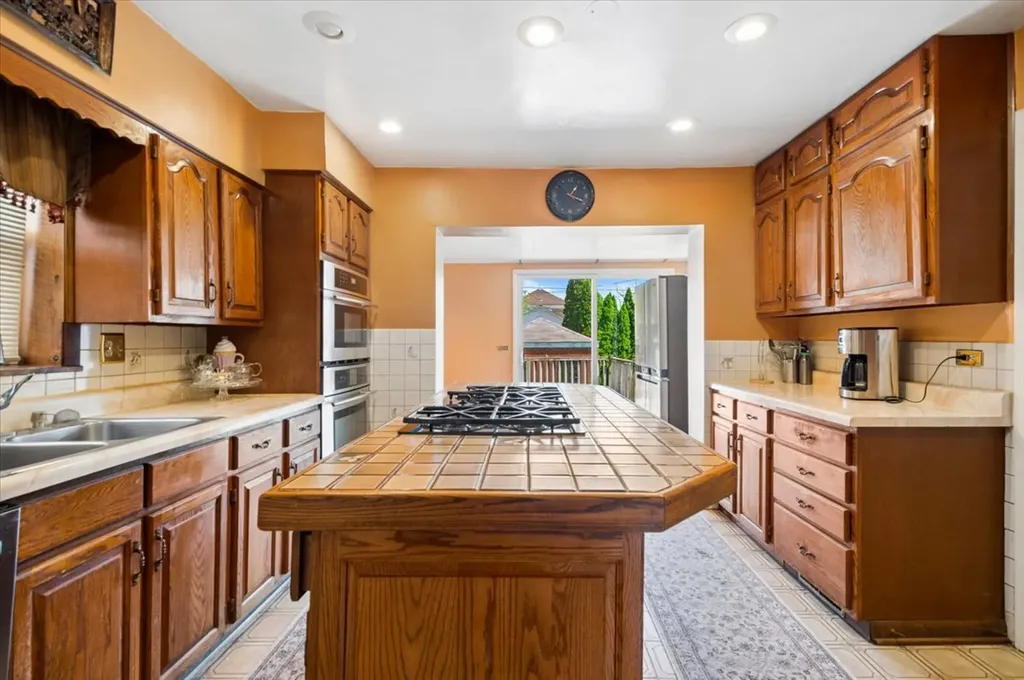 6147 North Central Park Avenue Chicago IL 60659
