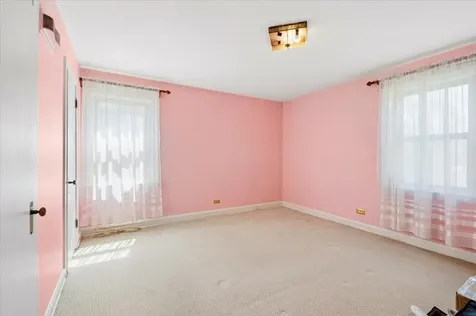 6147 North Central Park Avenue Chicago IL 60659