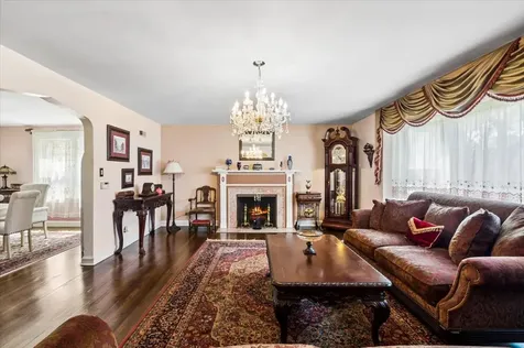 6147 North Central Park Avenue Chicago IL 60659
