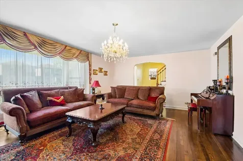 6147 North Central Park Avenue Chicago IL 60659