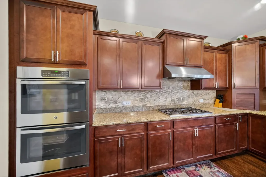 4231 Honey Locust Drive Naperville IL 60564