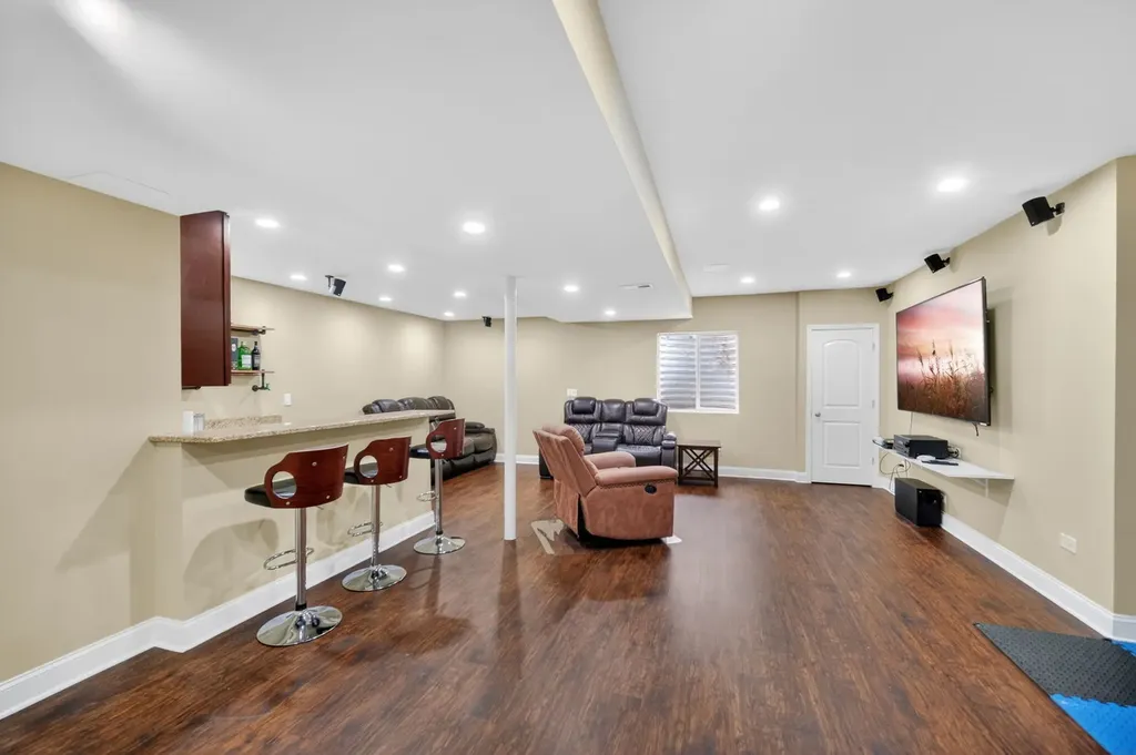 4231 Honey Locust Drive Naperville IL 60564
