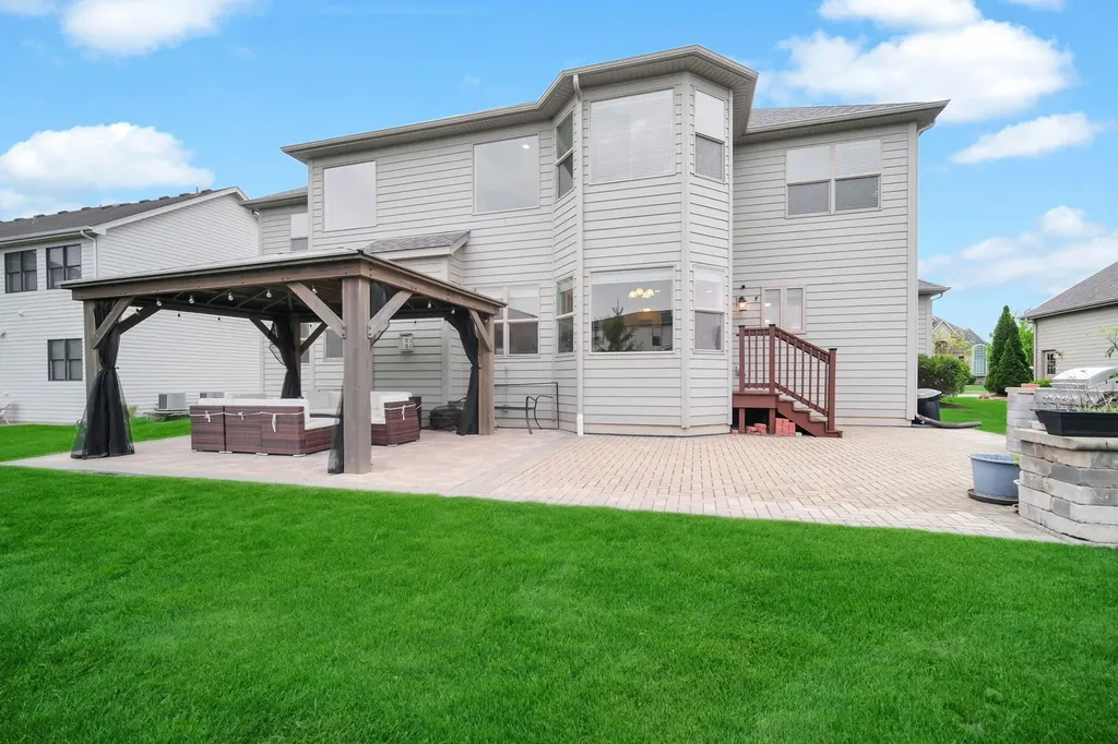 4231 Honey Locust Drive Naperville IL 60564