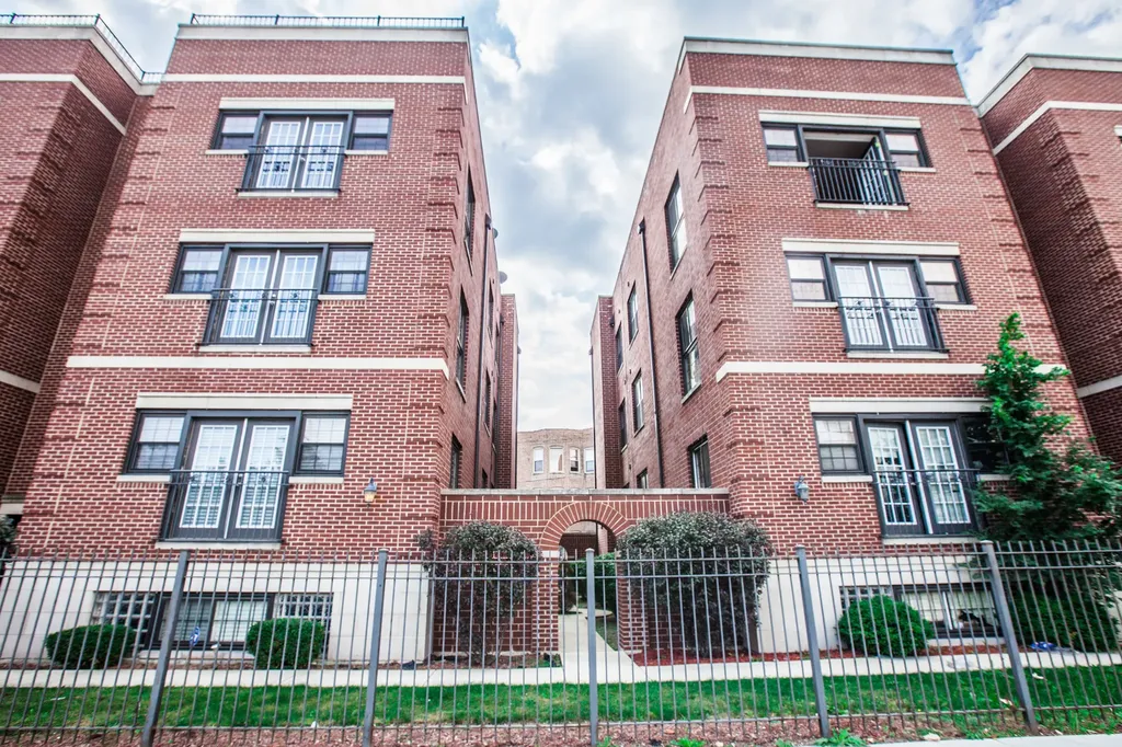 543 East 43rd Street Chicago IL 60653