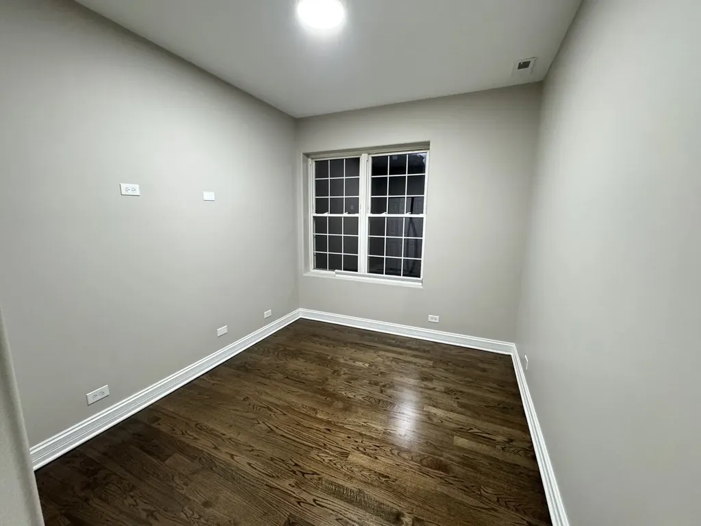 543 East 43rd Street Chicago IL 60653
