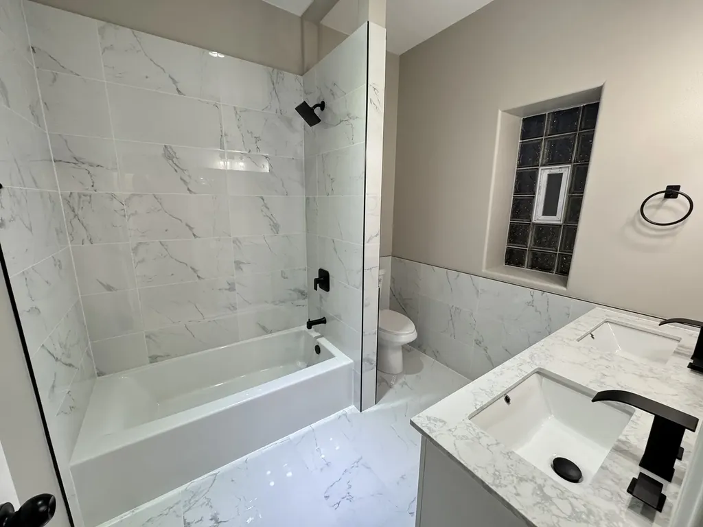 543 East 43rd Street Chicago IL 60653