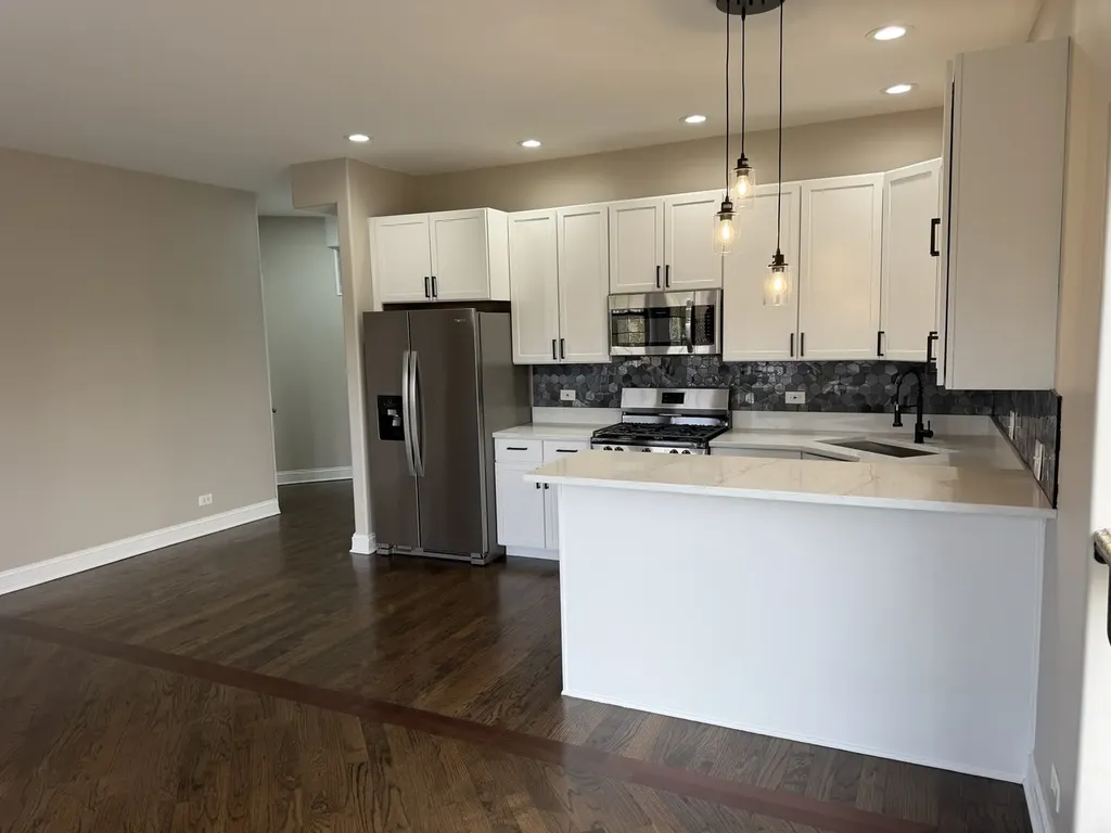543 East 43rd Street Chicago IL 60653