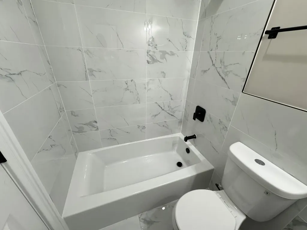 543 East 43rd Street Chicago IL 60653