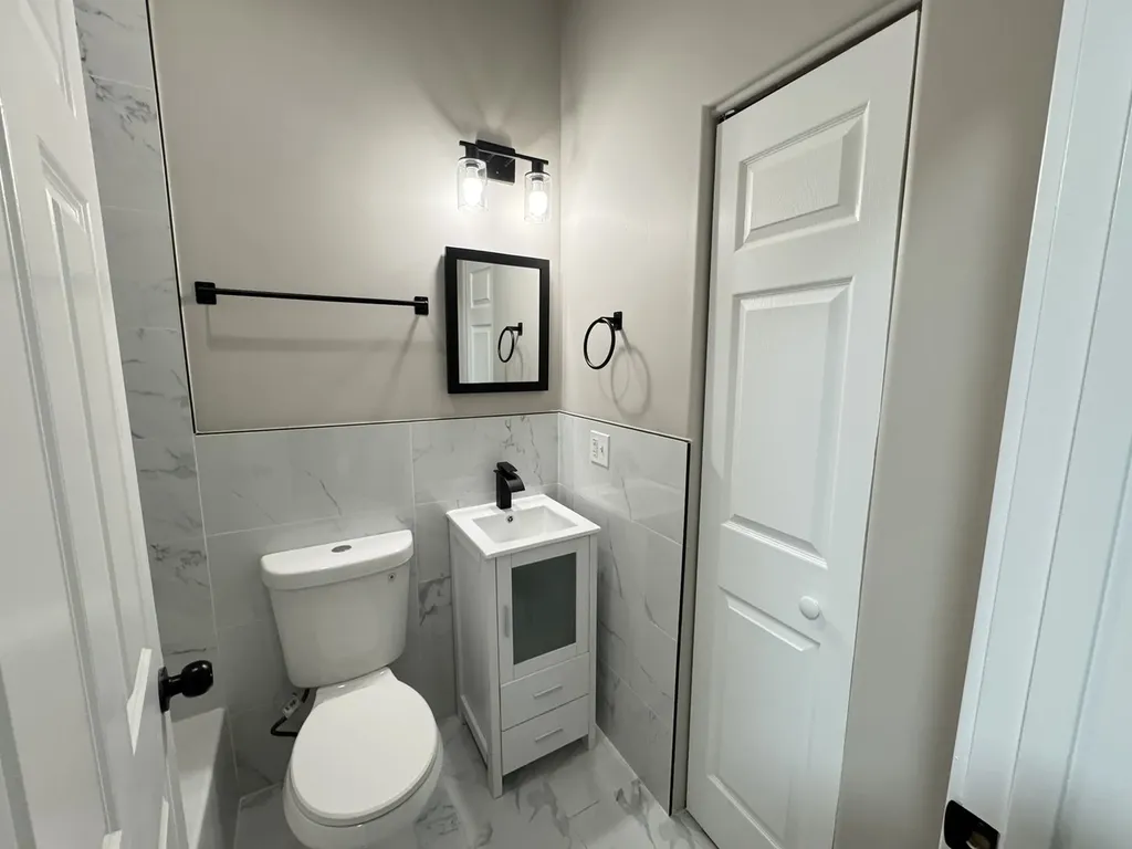 543 East 43rd Street Chicago IL 60653