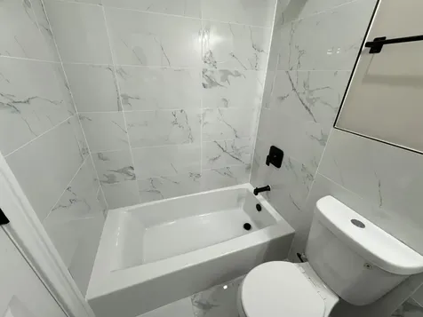 543 East 43rd Street Chicago IL 60653