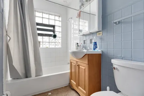 528 North Ardmore Avenue Villa Park IL 60181