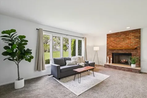 17723 West Dawn Court Gurnee IL 60031