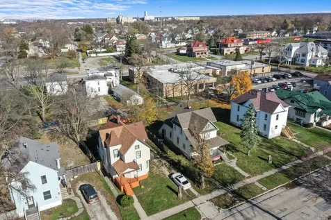 1095-1097 East Merchant Street Kankakee IL 60901