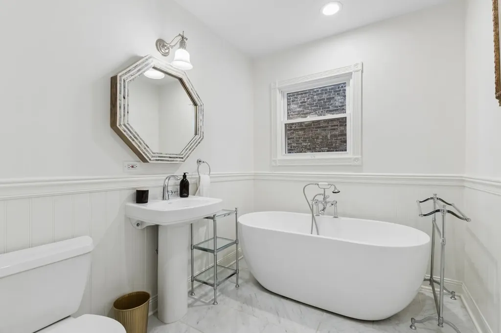 2106 West Addison Street Chicago IL 60618