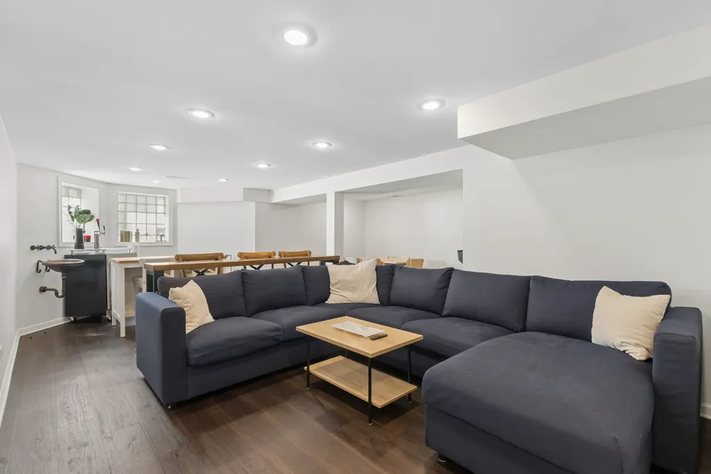 2106 West Addison Street Chicago IL 60618