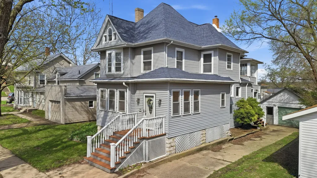 215 West 7th Street Dixon IL 61021