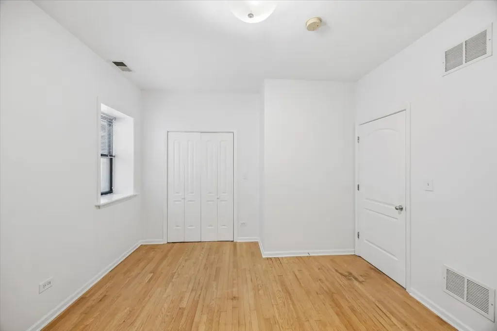 2363 East 70th Street Chicago IL 60649