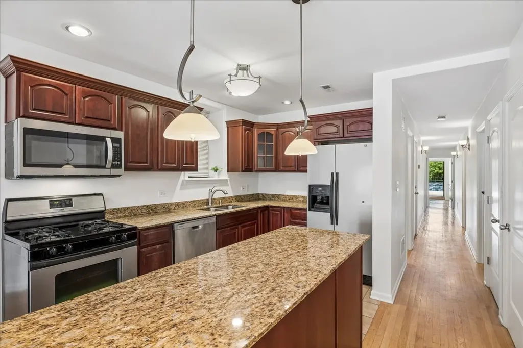 2363 East 70th Street Chicago IL 60649