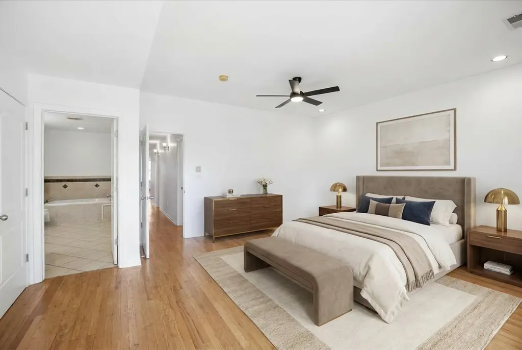 2363 East 70th Street Chicago IL 60649