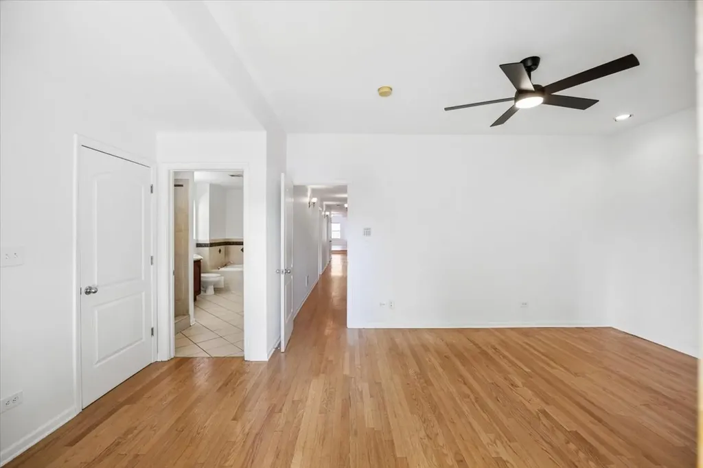 2363 East 70th Street Chicago IL 60649
