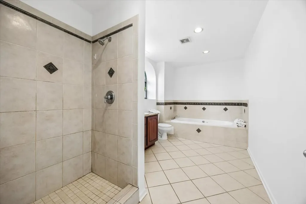 2363 East 70th Street Chicago IL 60649