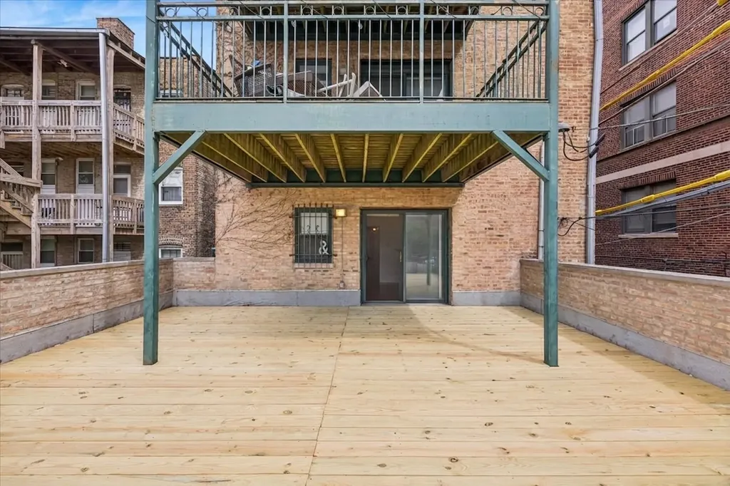 2363 East 70th Street Chicago IL 60649
