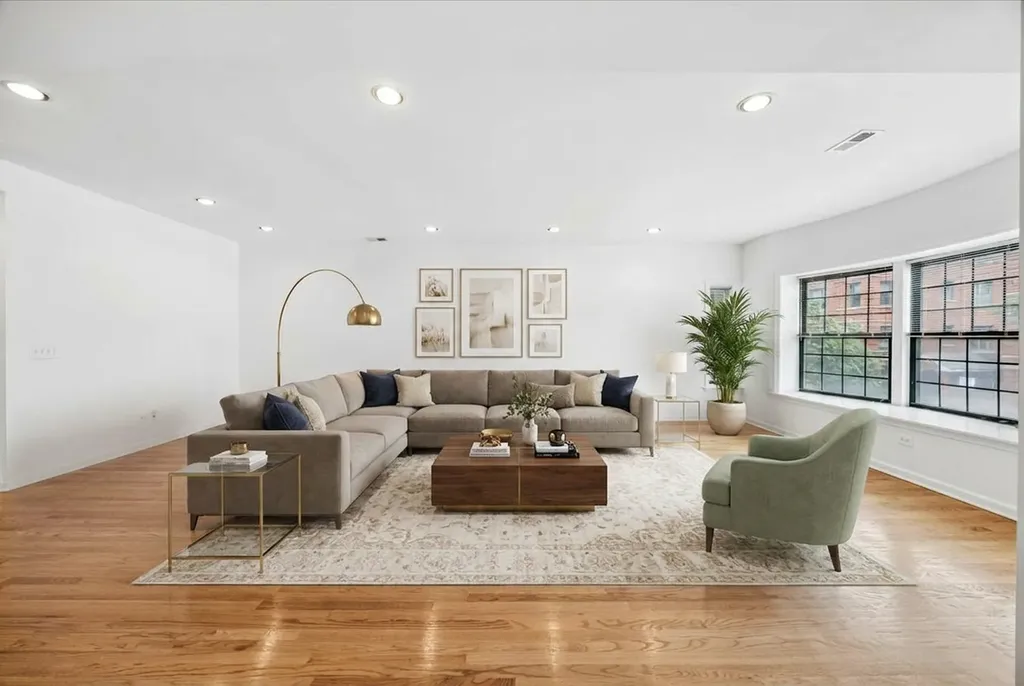 2363 East 70th Street Chicago IL 60649