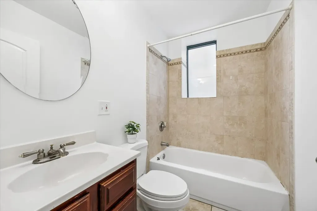 2363 East 70th Street Chicago IL 60649