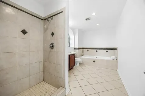 2363 East 70th Street Chicago IL 60649