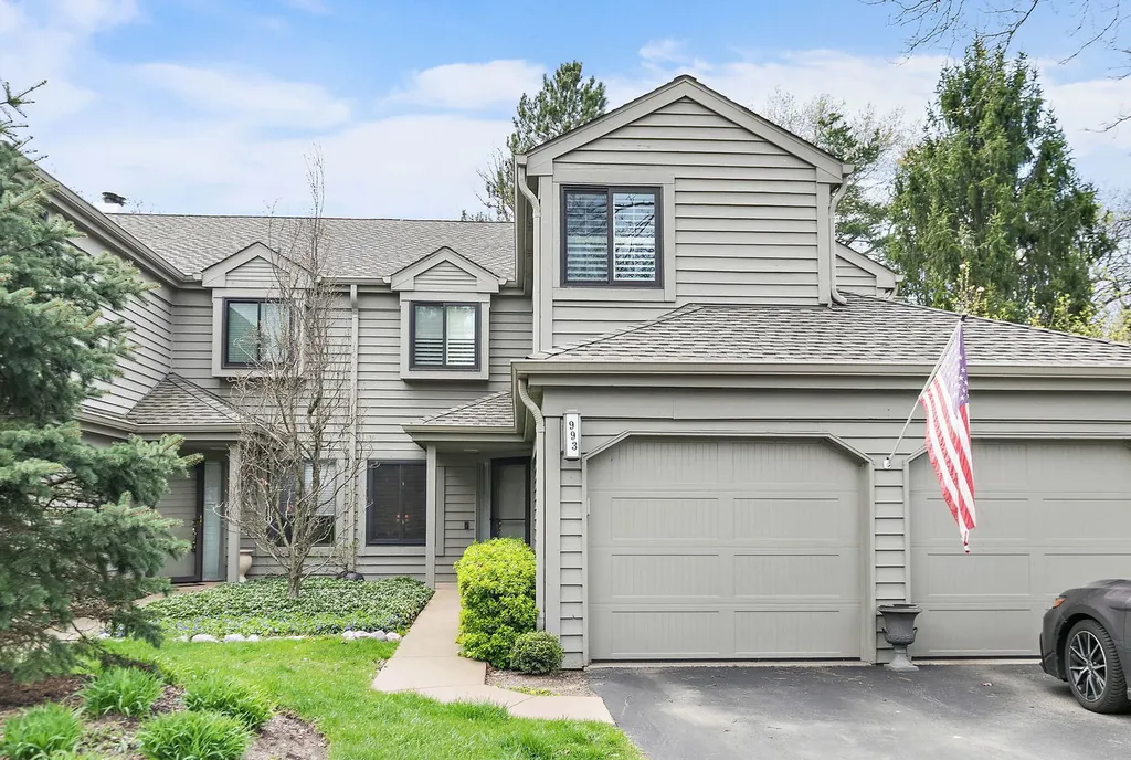 993 Longmeadow Court Lake Barrington IL 60010