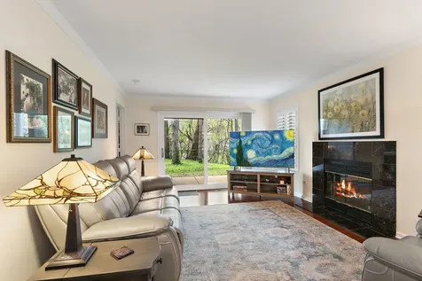 993 Longmeadow Court Lake Barrington IL 60010