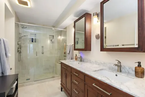 993 Longmeadow Court Lake Barrington IL 60010