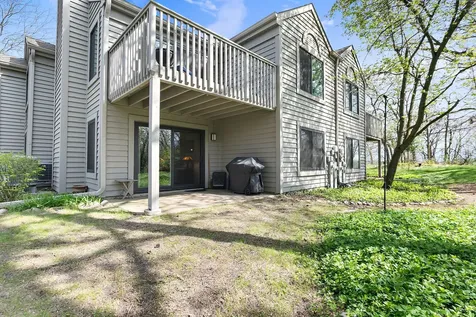 993 Longmeadow Court Lake Barrington IL 60010