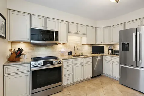 993 Longmeadow Court Lake Barrington IL 60010