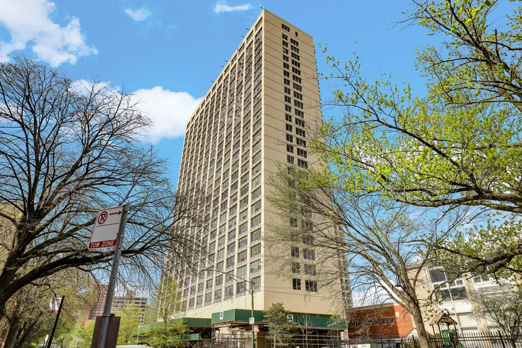 5201 South Cornell Avenue Chicago IL 60615