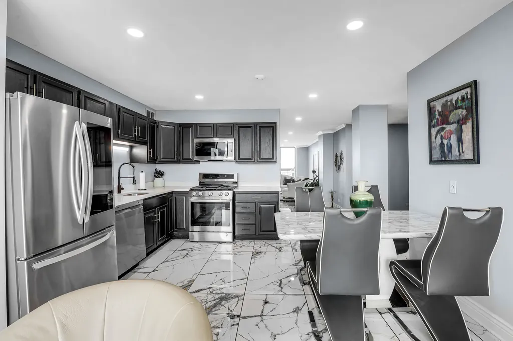 5201 South Cornell Avenue Chicago IL 60615
