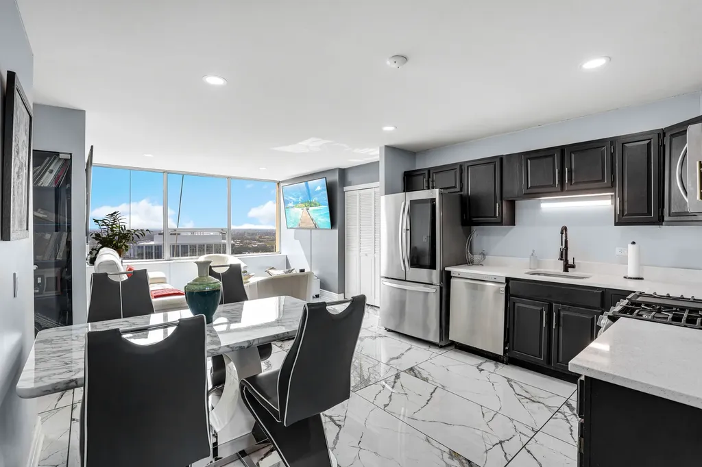 5201 South Cornell Avenue Chicago IL 60615