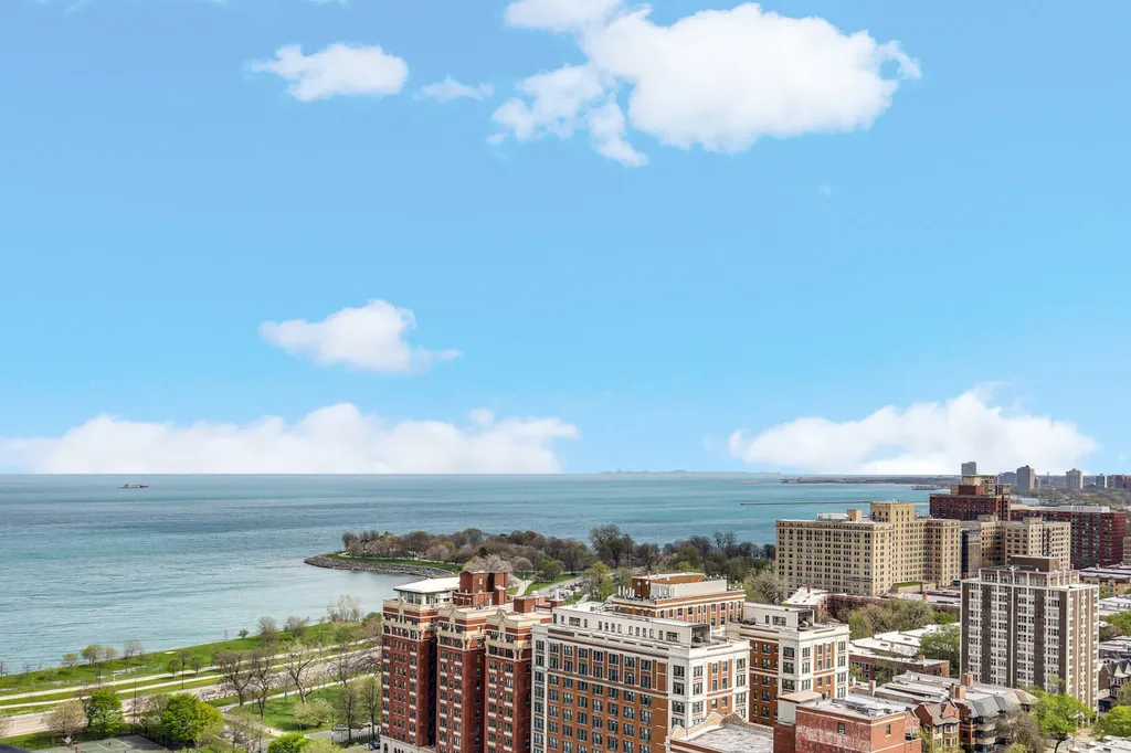 5201 South Cornell Avenue Chicago IL 60615