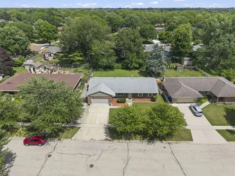 1606 Carlisle Lane Dekalb IL 60115