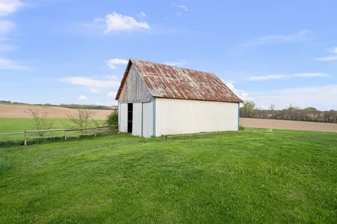 10198 East 2720 Street Kewanee IL 61443
