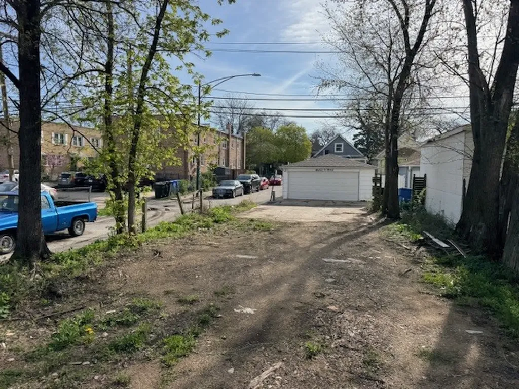 6561 North Seeley Avenue Chicago IL 60645