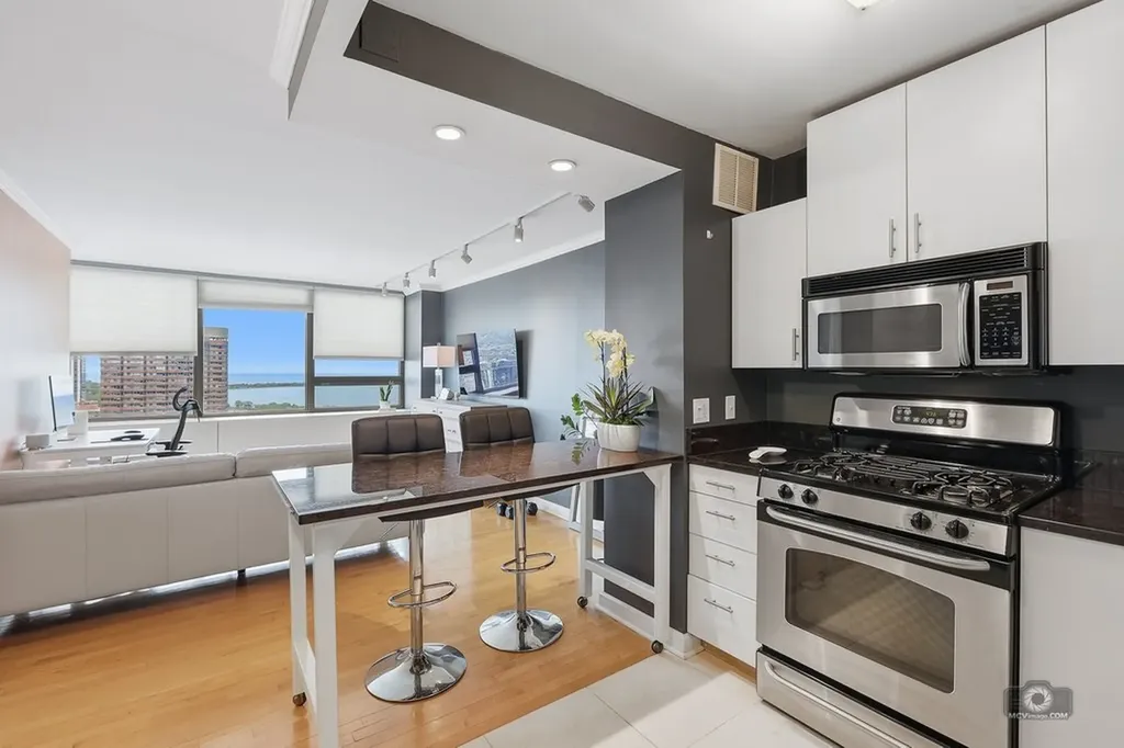 2800 North Lake Shore Drive Chicago IL 60657