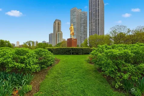 2800 North Lake Shore Drive Chicago IL 60657